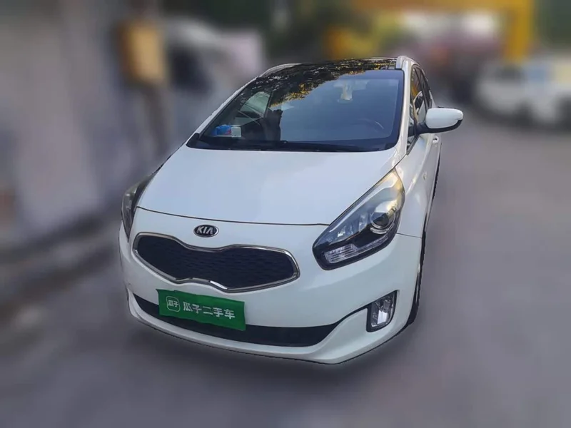 Kia Carens — фото 2