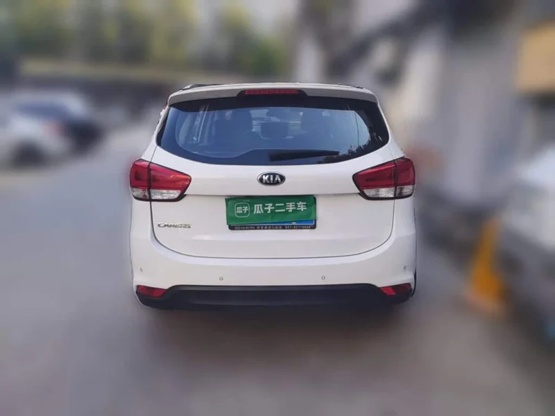 Kia Carens — фото 3