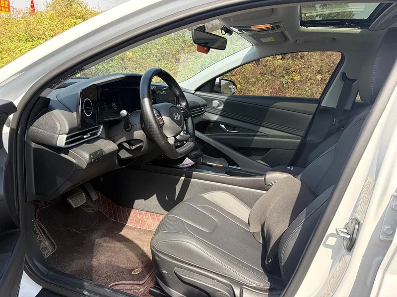 Hyundai Elantra — фото 3