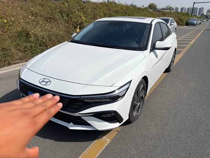 Hyundai Elantra — фото 4