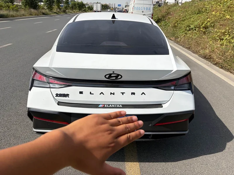 Hyundai Elantra — фото 8