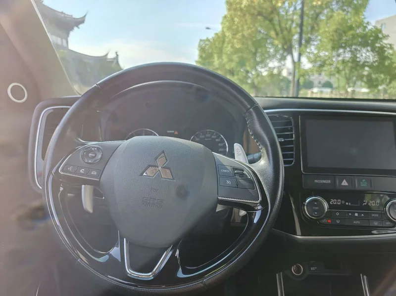 Mitsubishi Outlander — фото 14