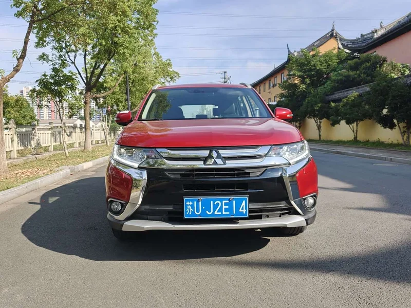 Mitsubishi Outlander — фото 2