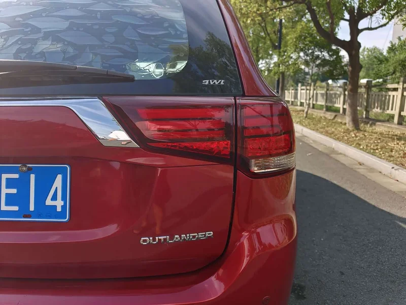 Mitsubishi Outlander — фото 23