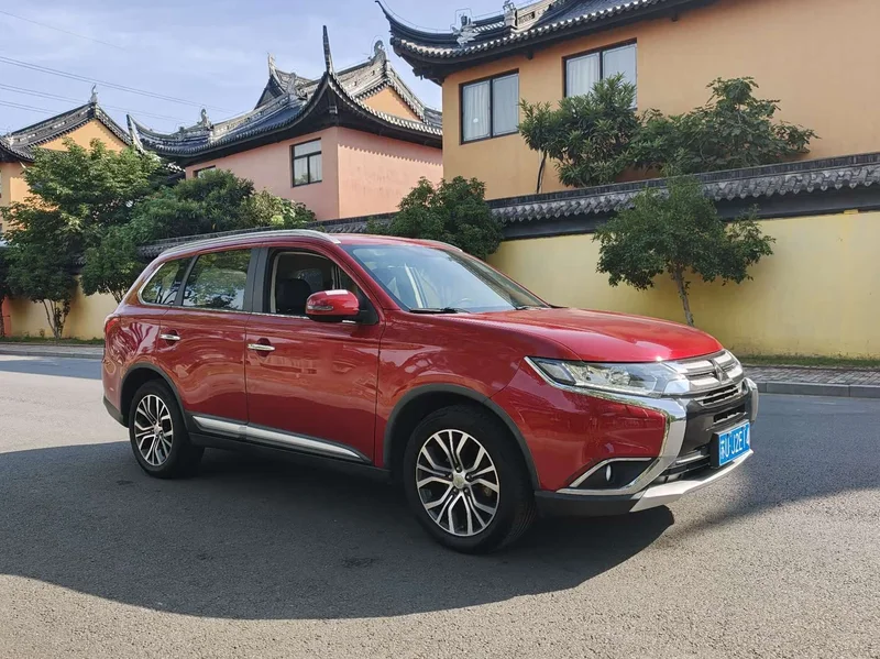Mitsubishi Outlander — фото 3