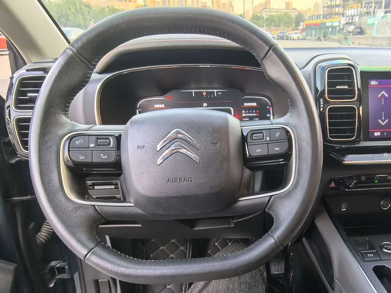 Peugeot C5 Aircross — фото 15