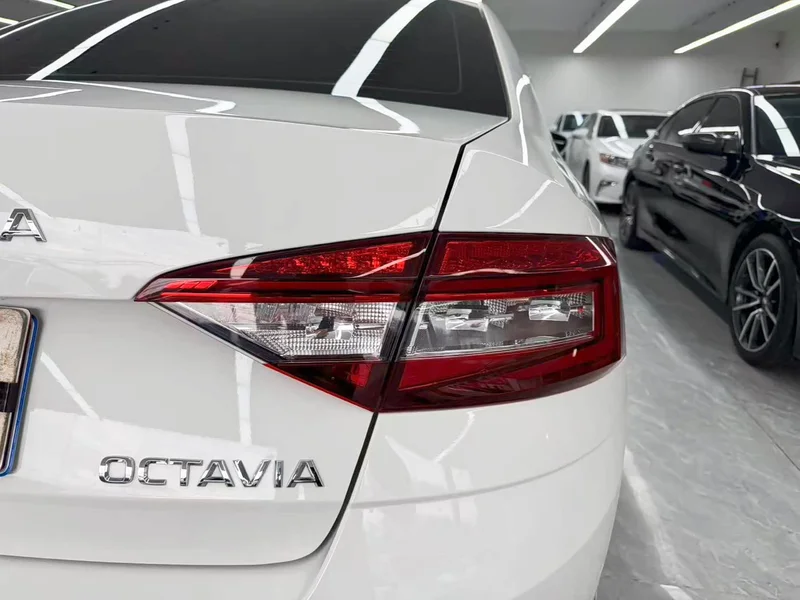 Volkswagen Octavia — фото 20