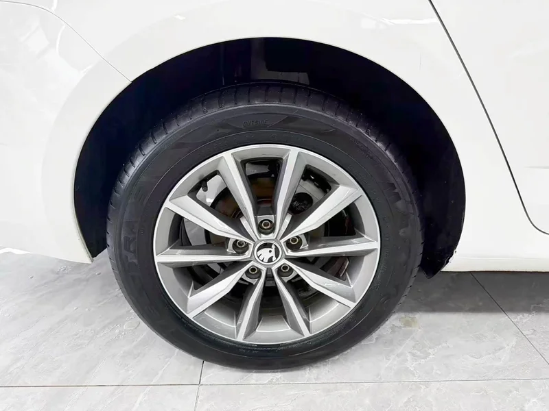 Volkswagen Octavia — фото 21