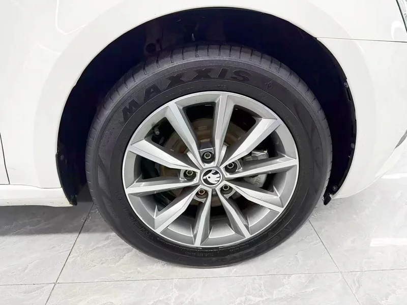 Volkswagen Octavia — фото 22