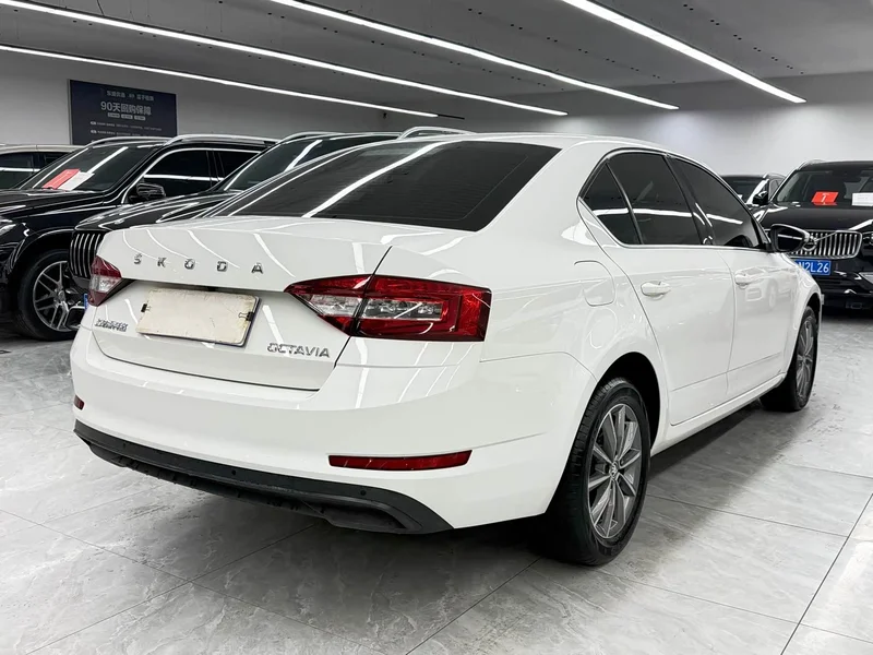 Volkswagen Octavia — фото 6