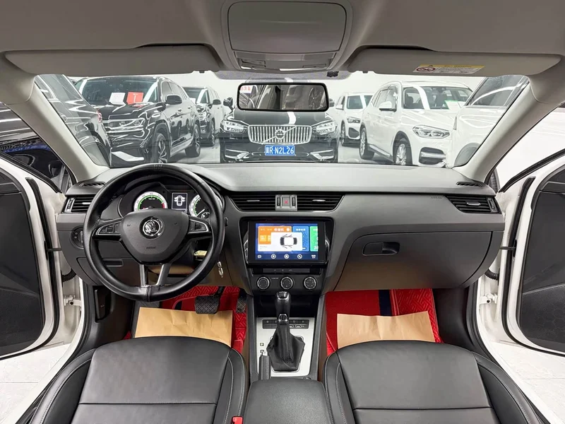 Volkswagen Octavia — фото 9