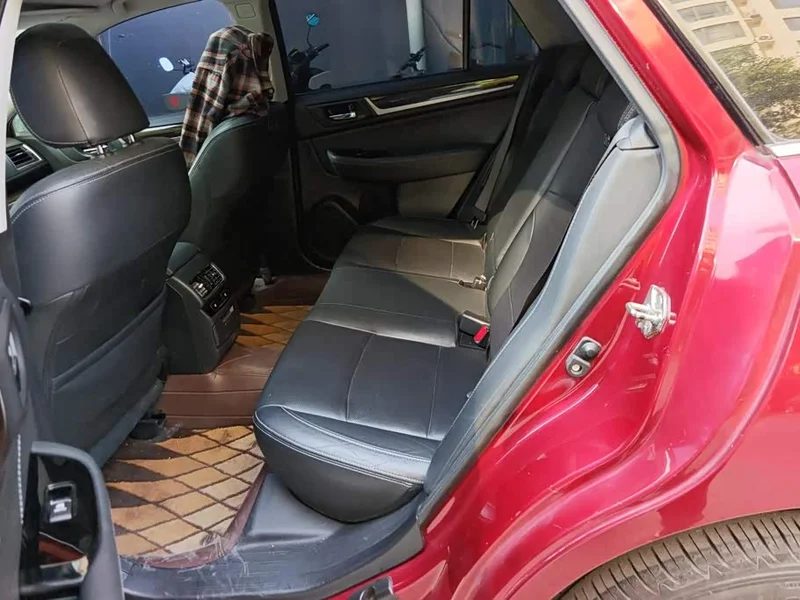 Subaru Outback — фото 11