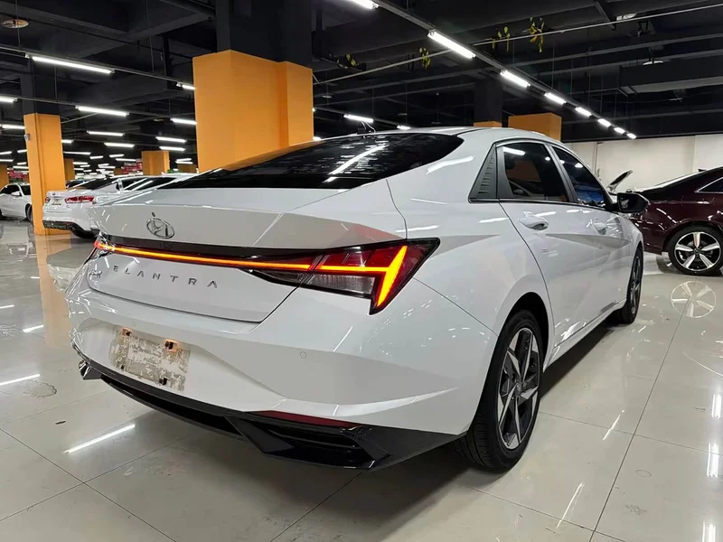 Hyundai Elantra — фото 13