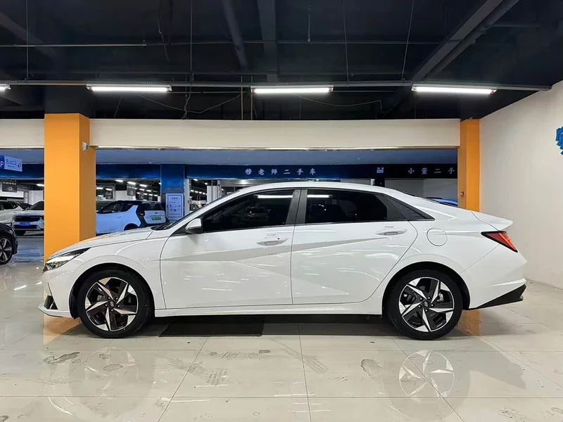 Hyundai Elantra — фото 9