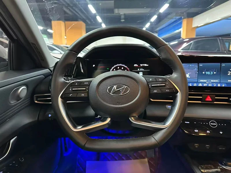Hyundai Elantra — фото 10