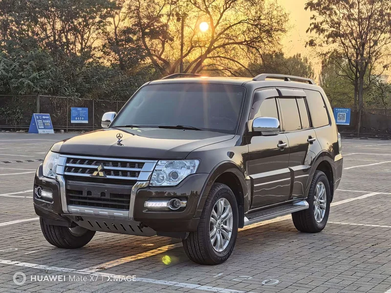 Mitsubishi Pajero (Imported) — фото 1