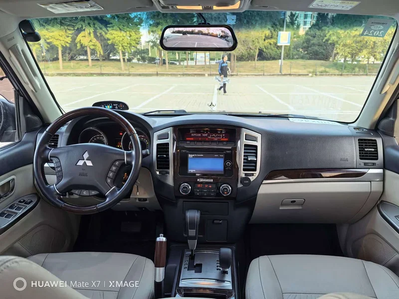Mitsubishi Pajero (Imported) — фото 11