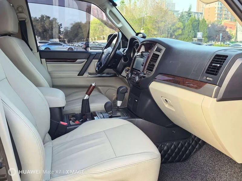 Mitsubishi Pajero (Imported) — фото 14