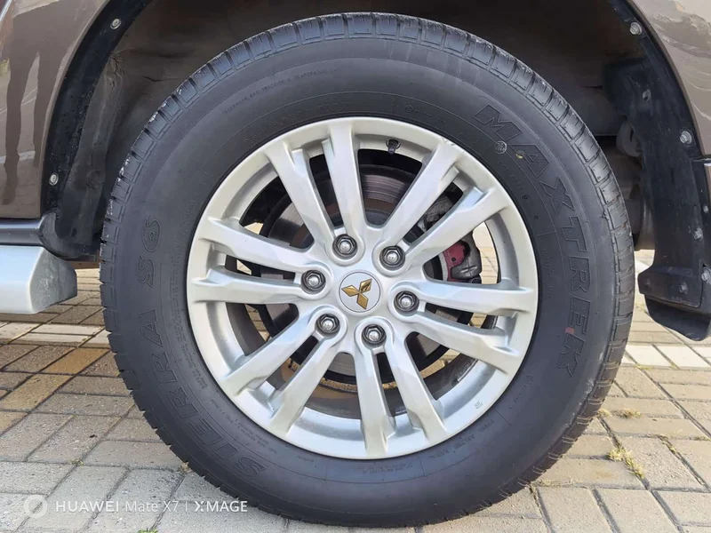 Mitsubishi Pajero (Imported) — фото 18