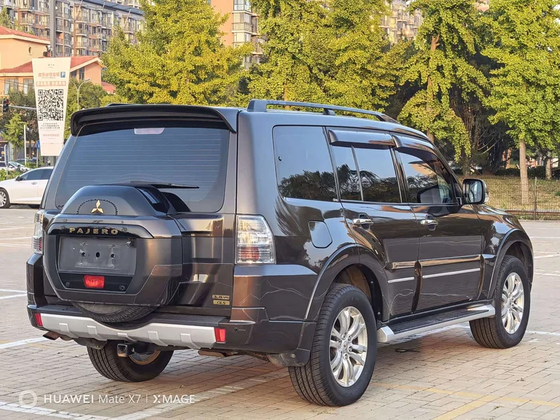Mitsubishi Pajero (Imported) — фото 4