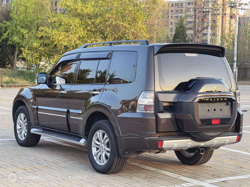 Mitsubishi Pajero (Imported) — фото 6