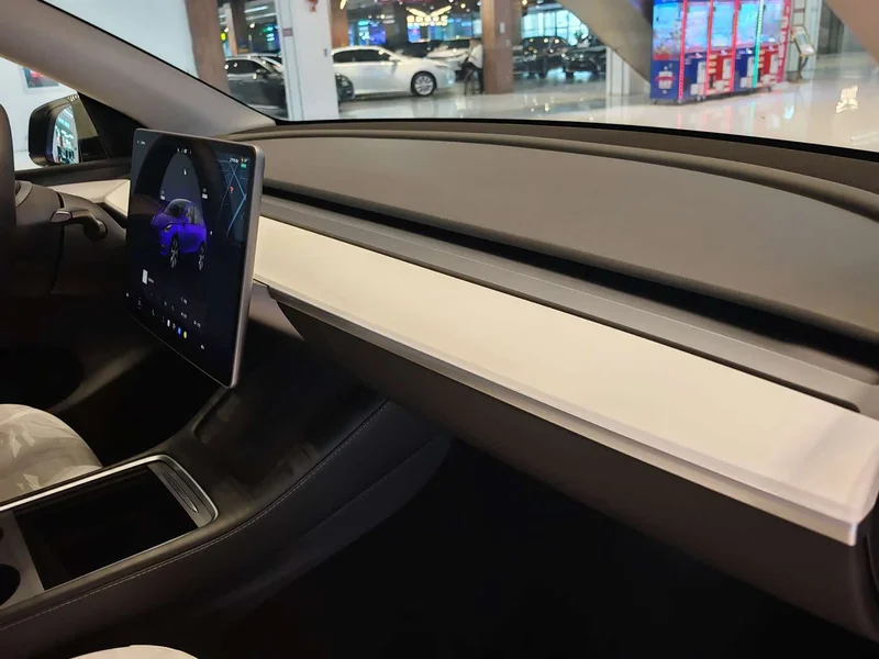 Tesla Model Y — фото 14