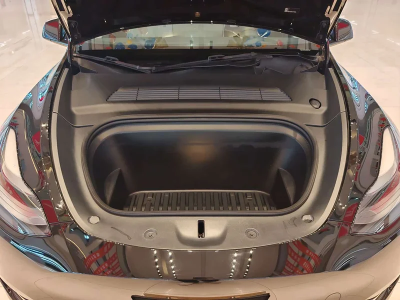 Tesla Model Y — фото 16
