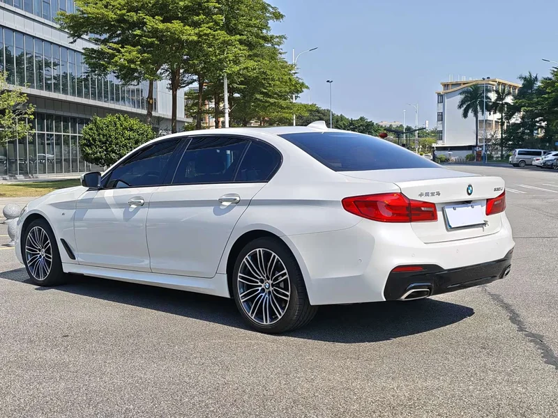 BMW 5-Series — фото 15