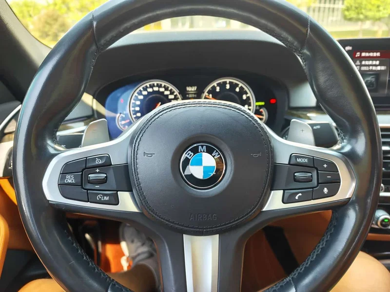 BMW 5-Series — фото 10