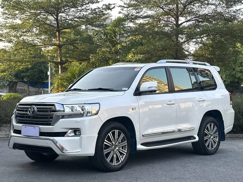 Toyota Land Cruiser (Imported) — фото 1