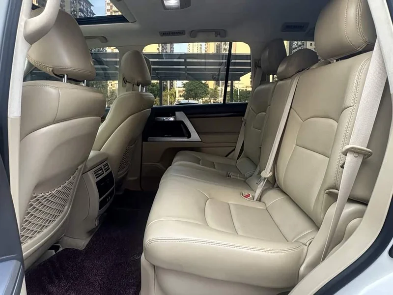 Toyota Land Cruiser (Imported) — фото 12