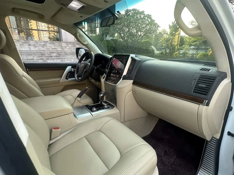 Toyota Land Cruiser (Imported) — фото 14