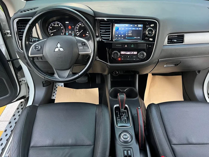 Mitsubishi Outlander — фото 12