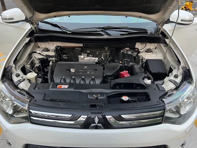 Mitsubishi Outlander — фото 14