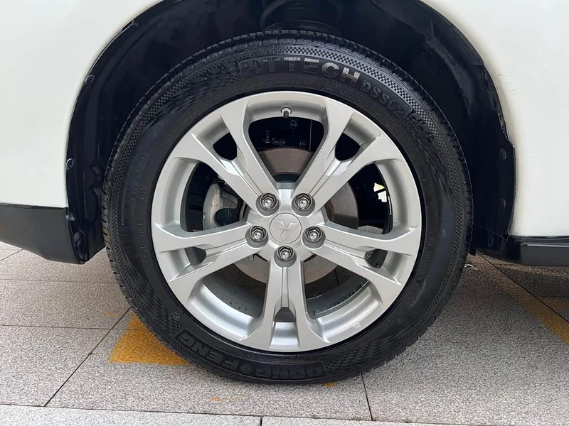 Mitsubishi Outlander — фото 16