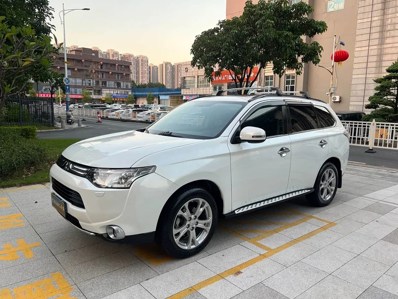 Mitsubishi Outlander — фото 3