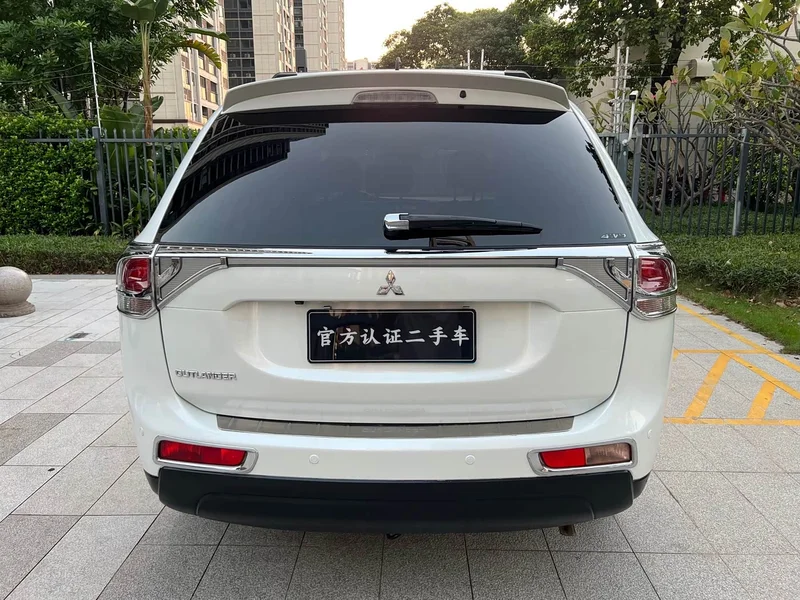 Mitsubishi Outlander — фото 4