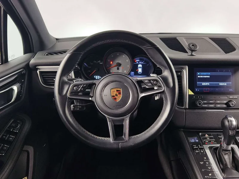 Porsche Macan — фото 11