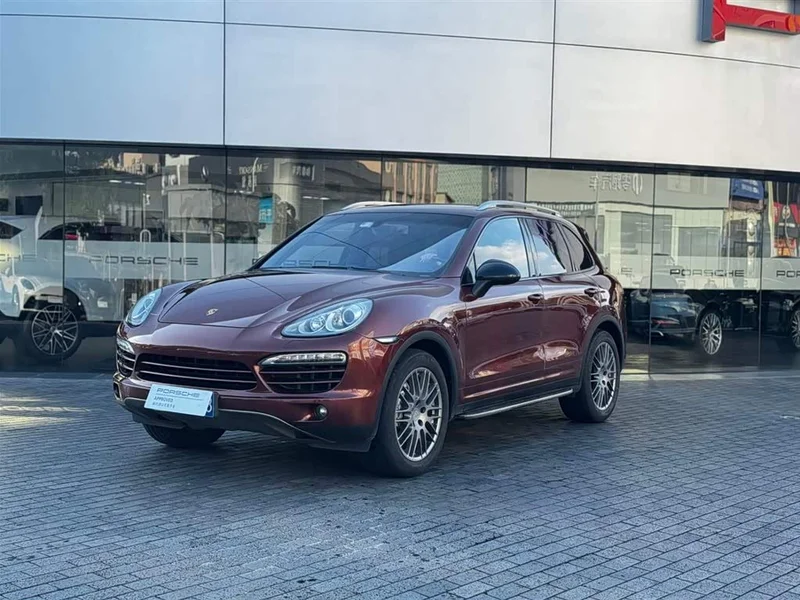 Porsche Cayenne — фото 1