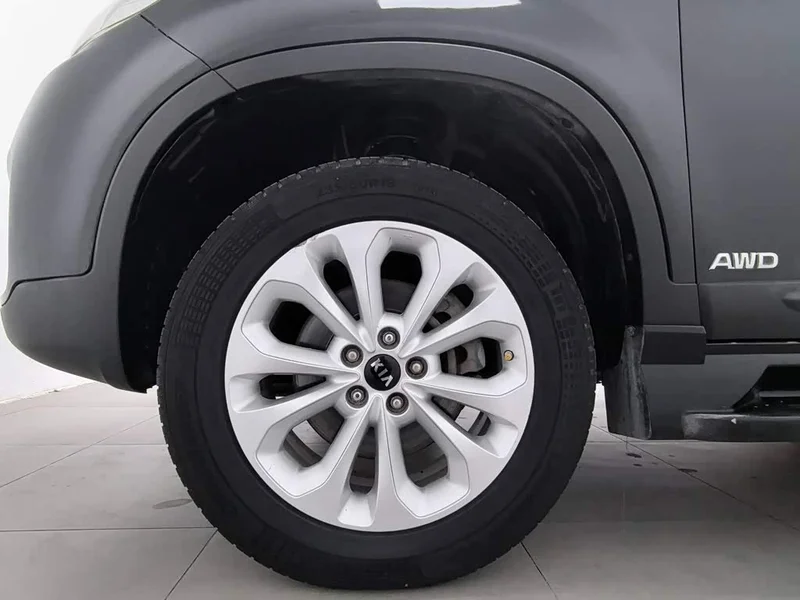 Kia Sorento — фото 17
