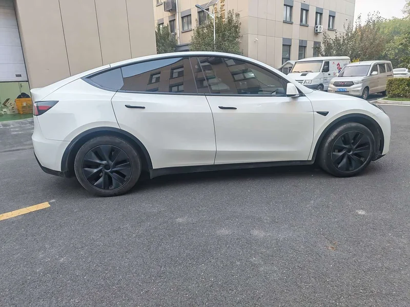 Tesla Model Y — фото 7