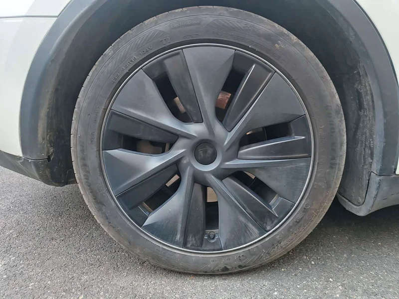Tesla Model Y — фото 8