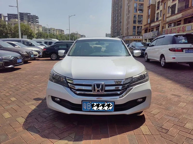 Honda Accord — фото 1