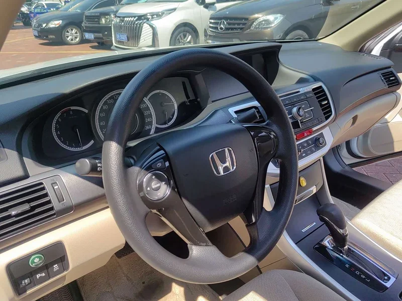 Honda Accord — фото 5