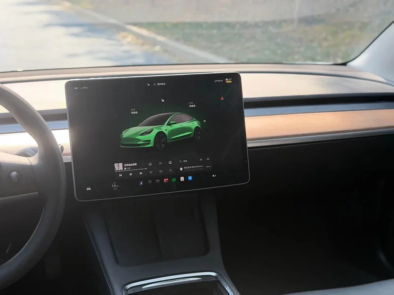 Tesla Model 3 — фото 16