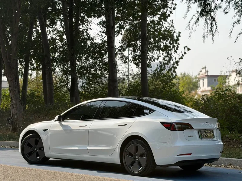 Tesla Model 3 — фото 4