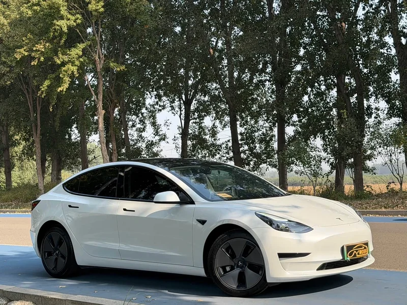 Tesla Model 3 — фото 5