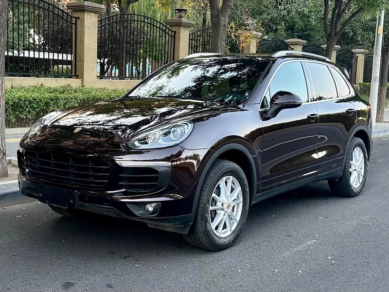 Porsche Cayenne — фото 1