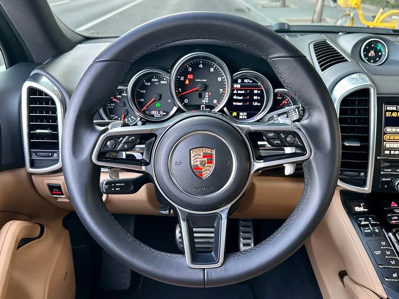 Porsche Cayenne — фото 7