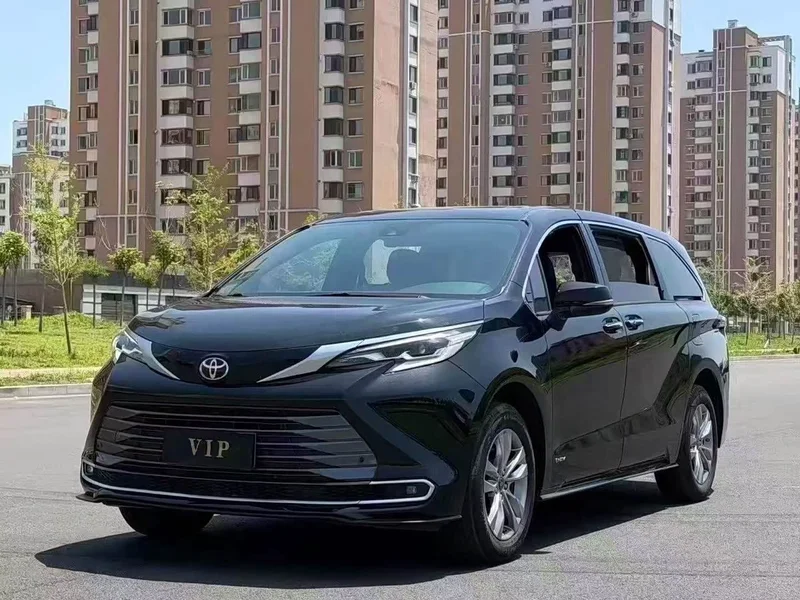 Toyota Sienna — фото 1